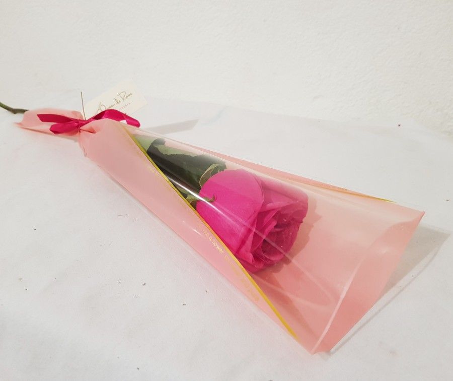 Bolsa Celofan Cono 12 Flores paq 50pz